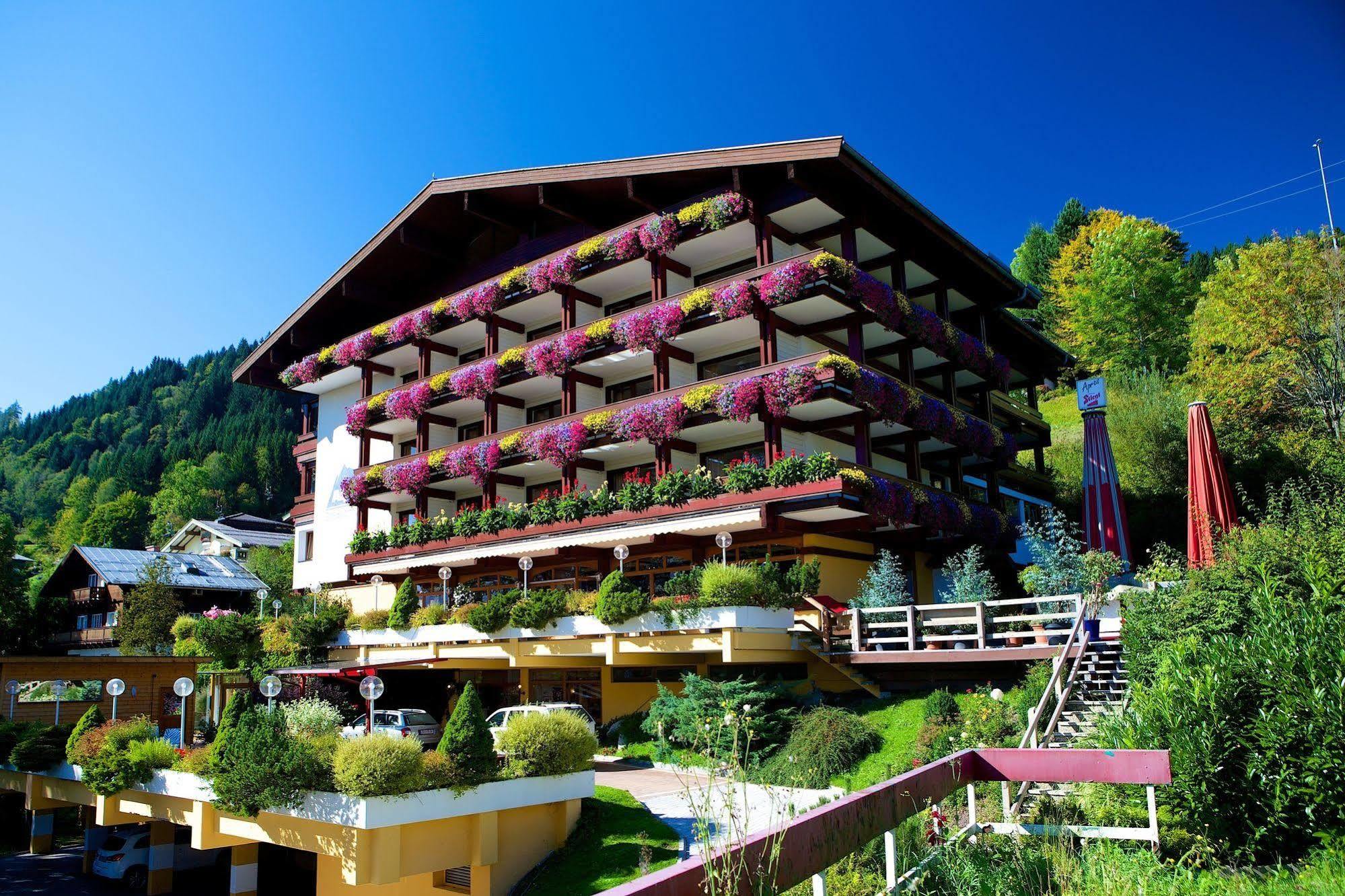 צל-אם-זי Alpin- Das Sporthotel, Summercard Included May - September מראה חיצוני תמונה